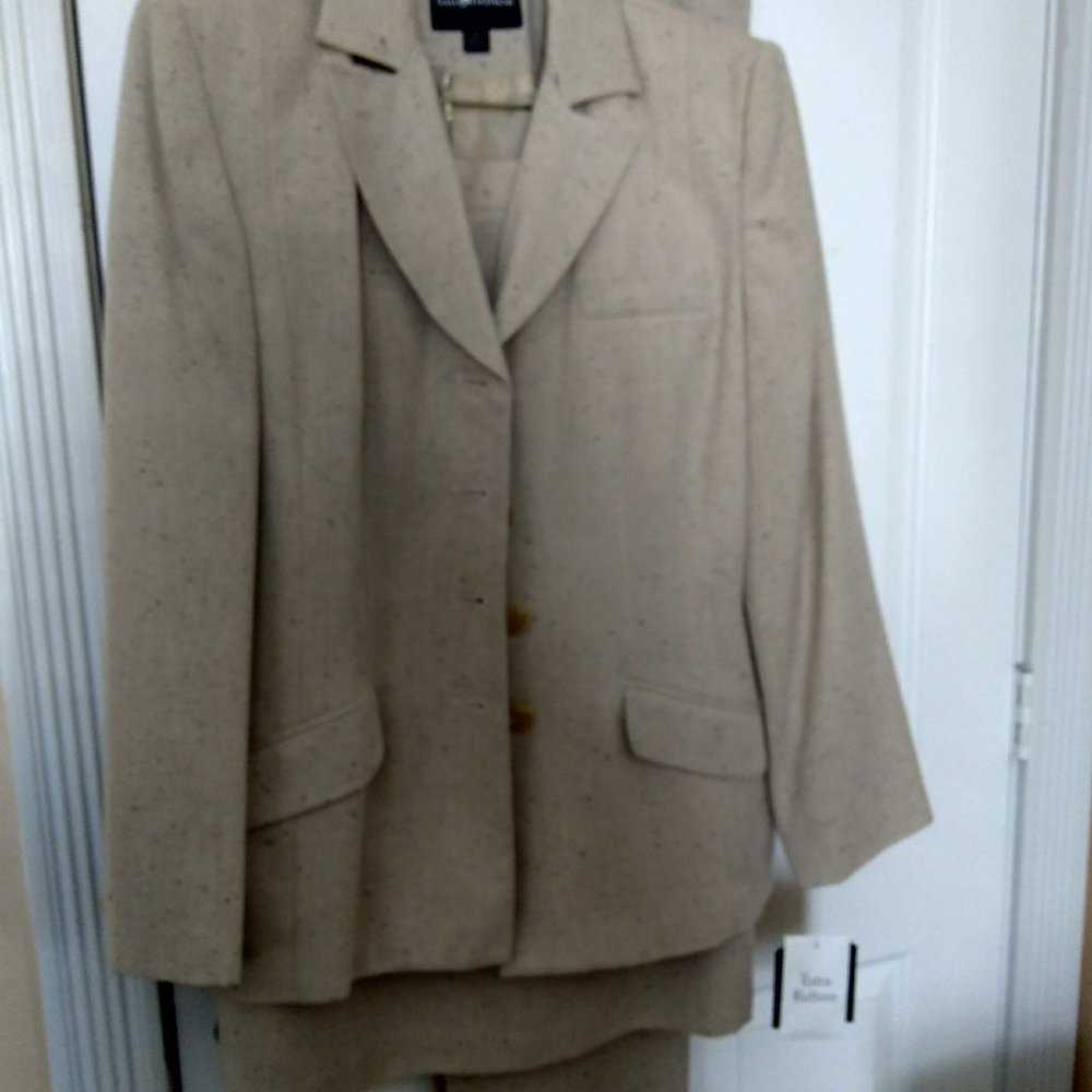 Women's 3-pc Sag Harbor Suit - NEW With Tags - VTG - Excellent Condition Size 16